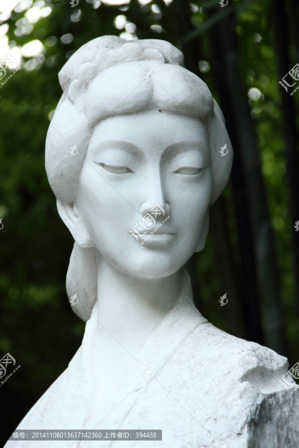 李清照雕像