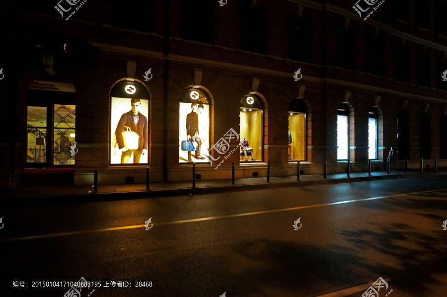 西式大楼商场橱窗夜景