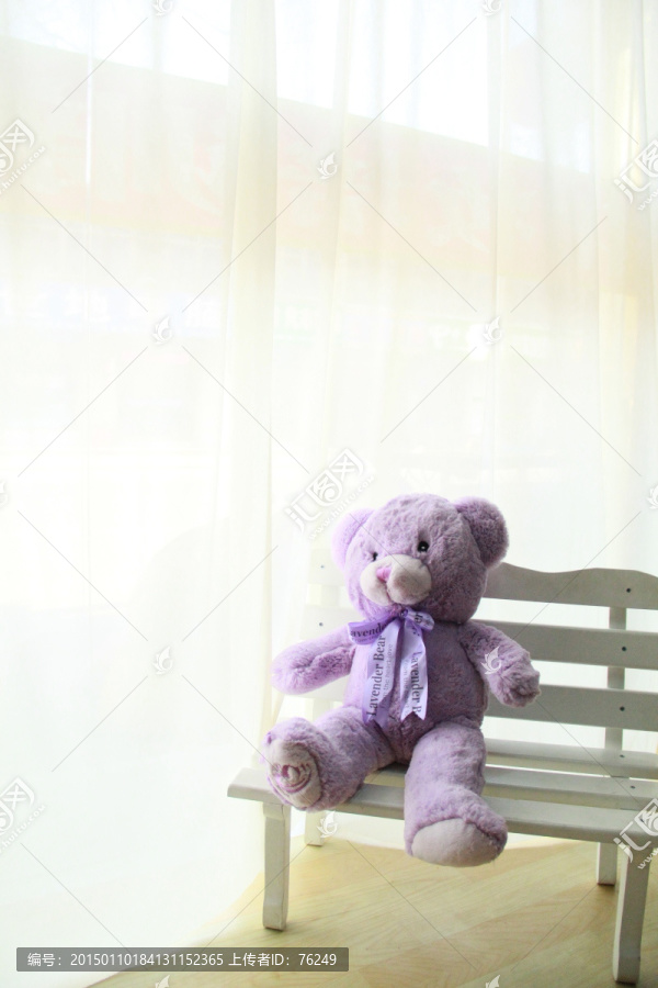 紫色薰衣草小熊长椅摄影