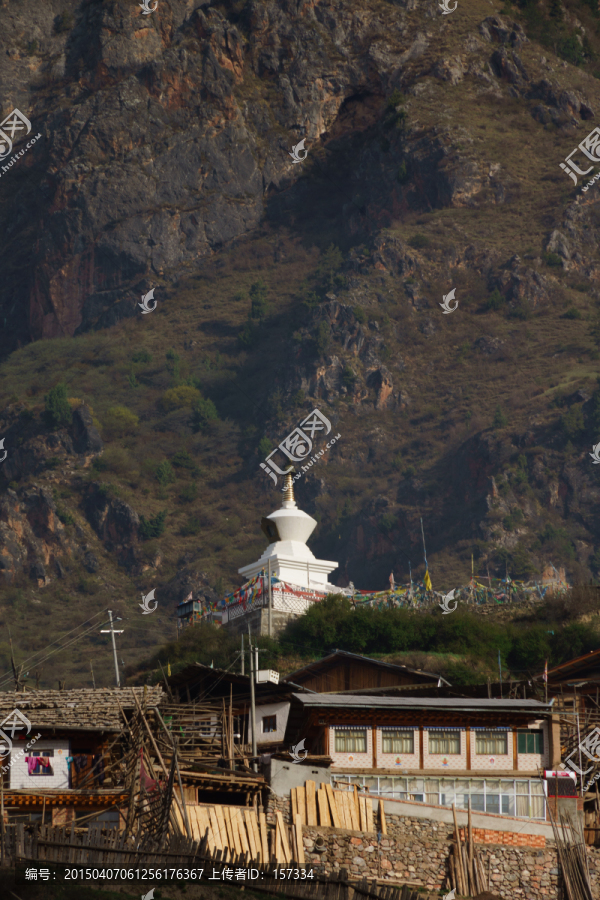 藏寨,佛塔