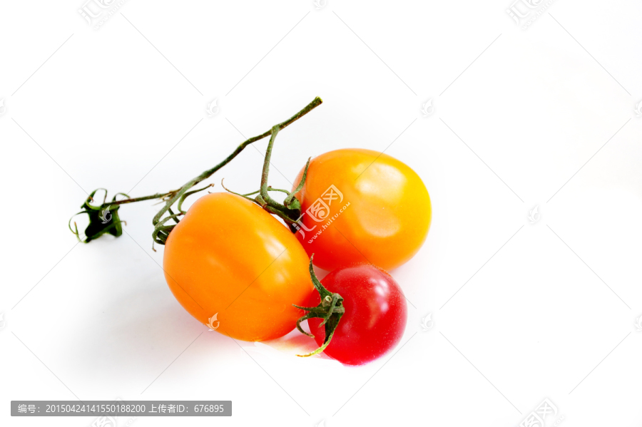 三个小番茄