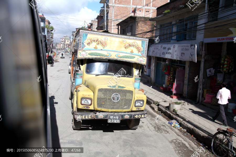 尼泊尔彩绘卡车