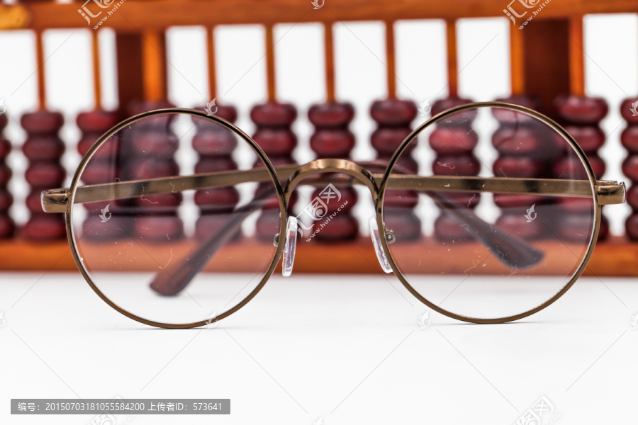 算盘和眼镜