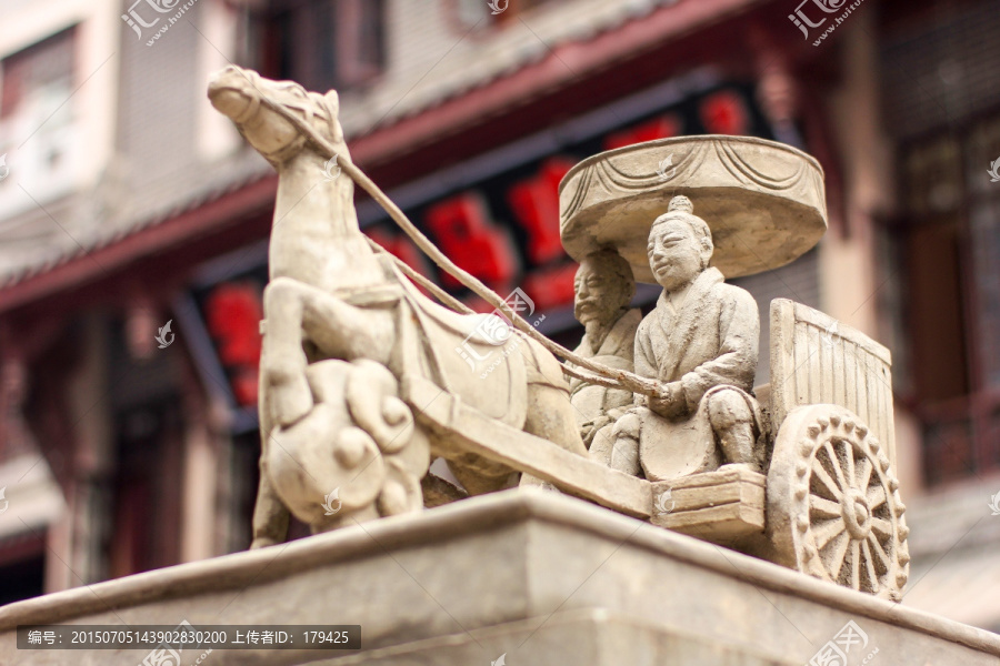 鱼凫古街中国元素马车古人塑像