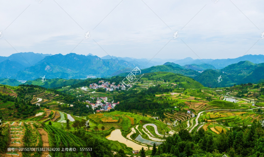 山村风光