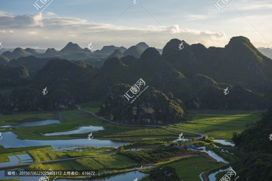 云南普者黑青龙山傍晚,喀斯特地