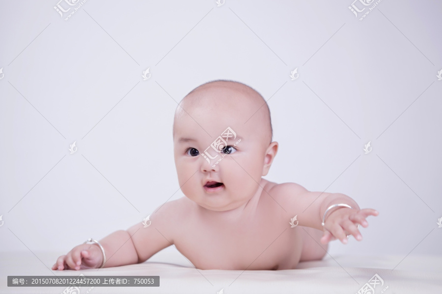 可爱的光屁股宝宝
