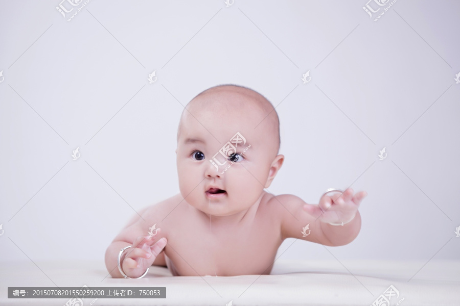 可爱的光屁股宝宝