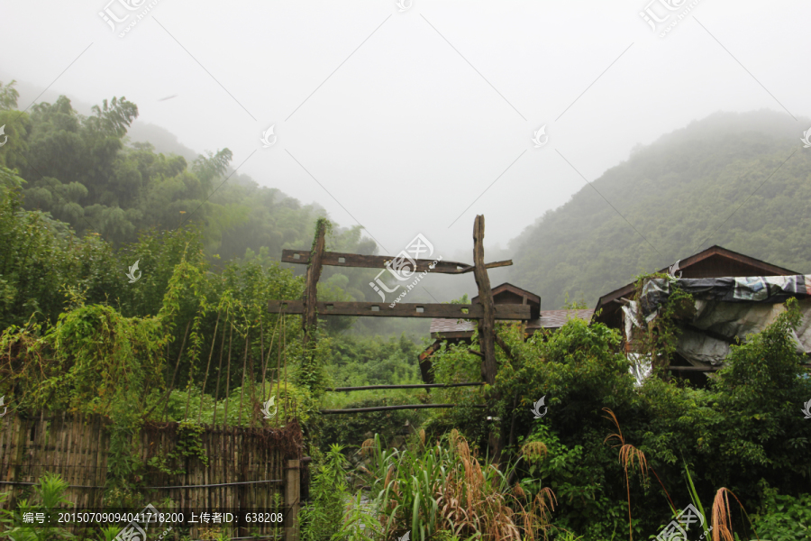 雨后村庄