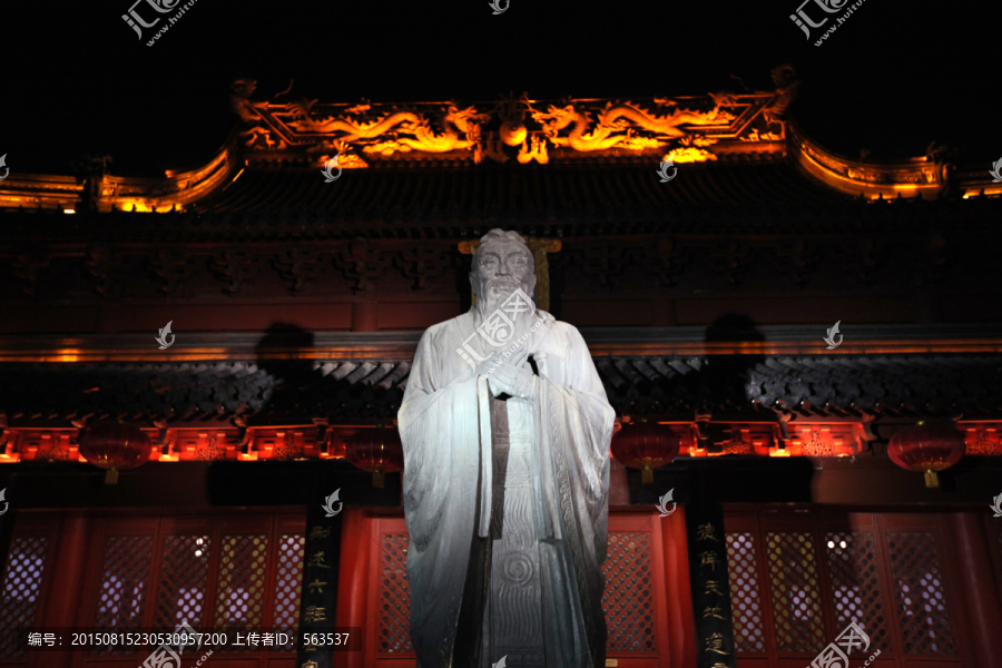 南京夫子庙夜景,孔子雕塑像