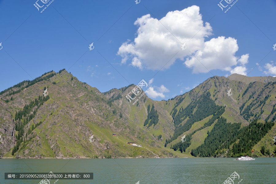 山峰,白云,蓝天,湖泊