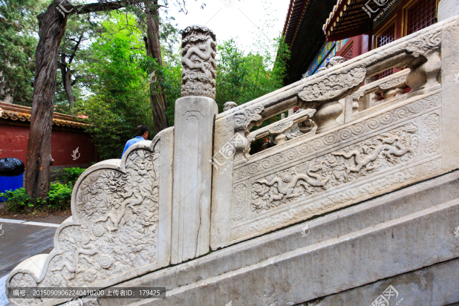 北京故宫御花园雕刻汉白玉栏杆
