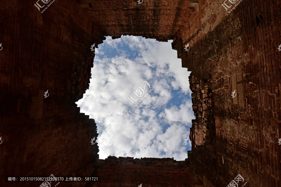 仰望天空,达玛央吉塔