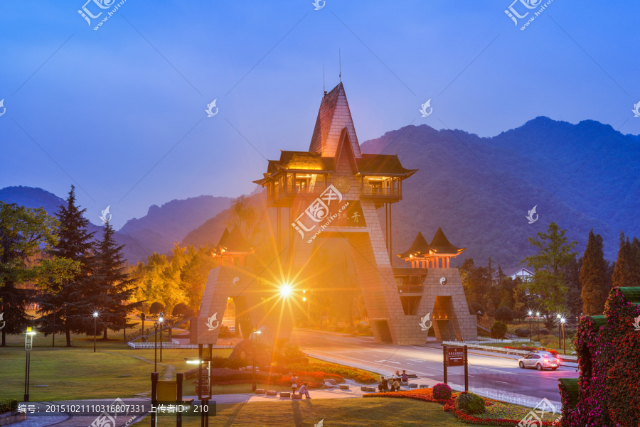 青城山新山门夜景
