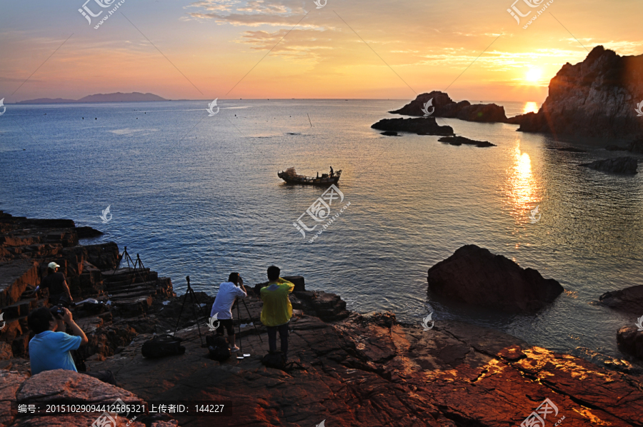 海上日出