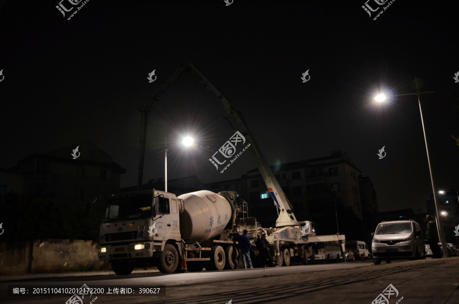 夜间施工,混凝土输送,工程车