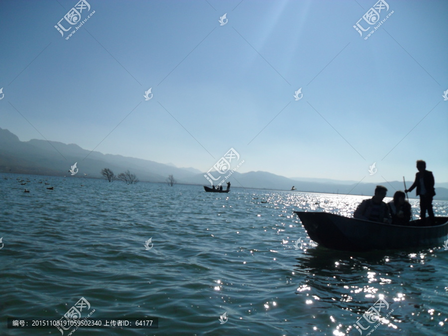 拉市海划船