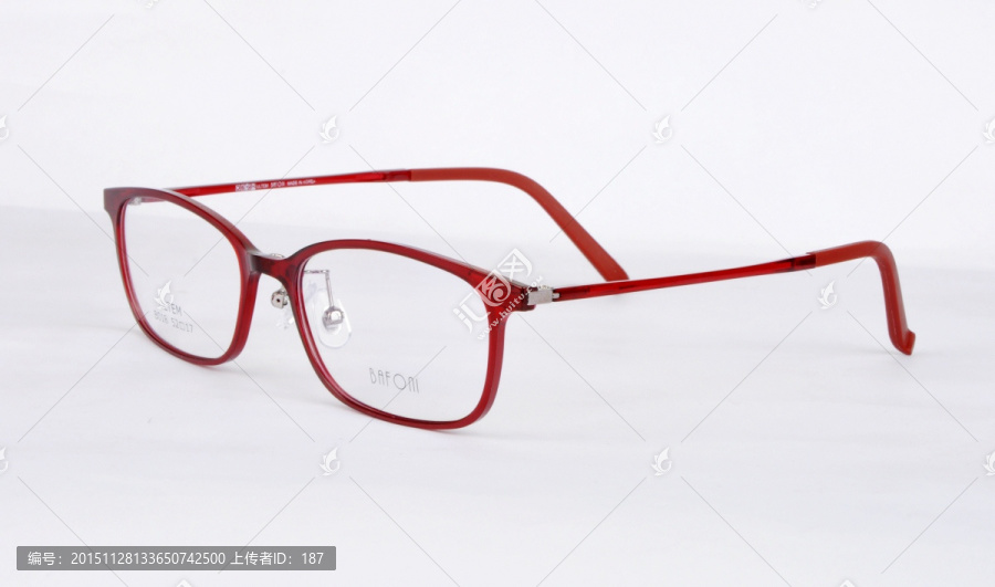 红色眼镜架