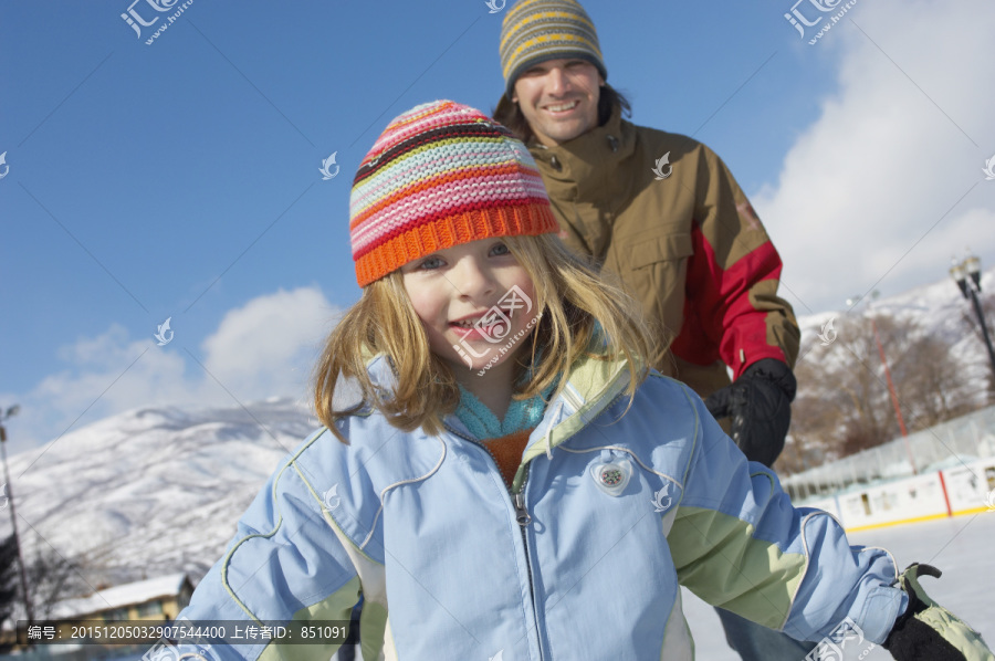 滑雪的小女孩