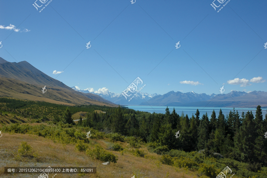 普卡基湖和库克山