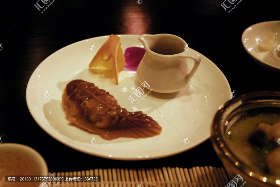 仿秦汉古餐厅古法烹饪膳食鱼肉饺