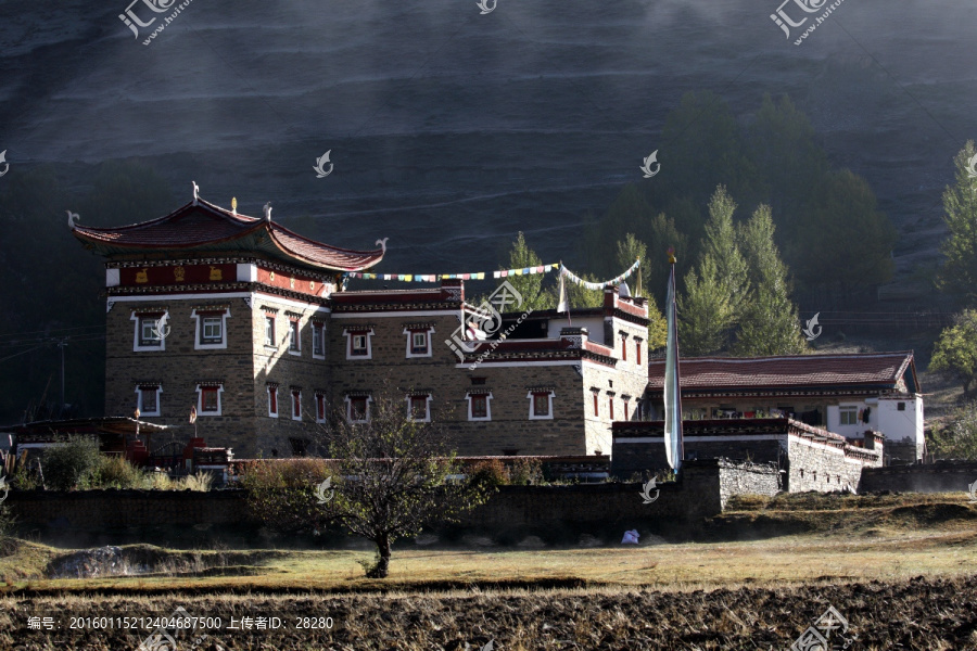 新都桥甲根坝建筑
