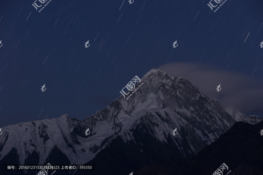 星空下的贡嘎山西坡主峰