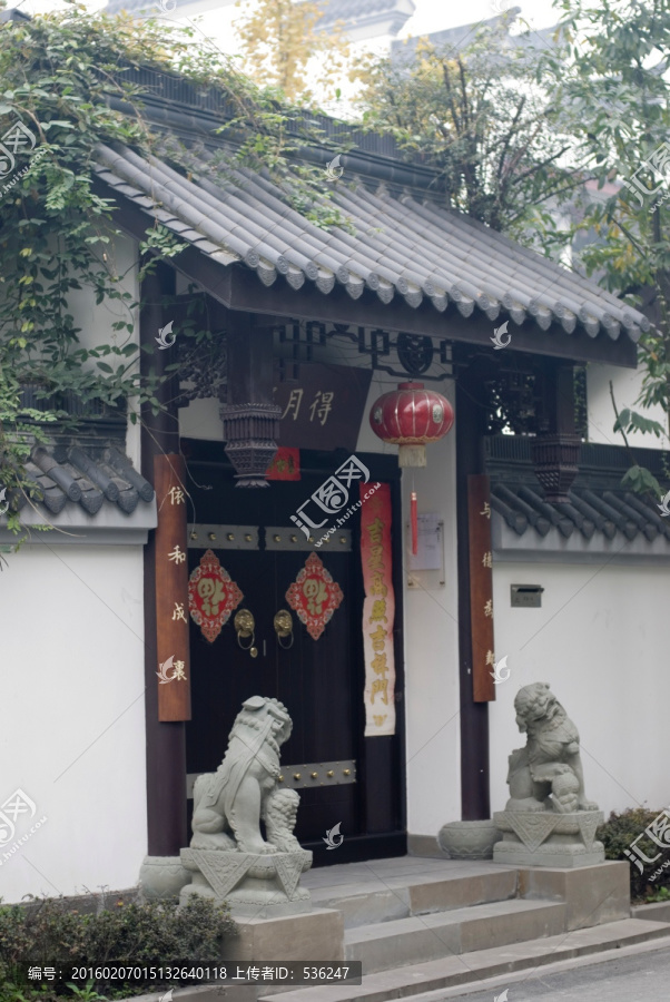 中式园林建筑门口狮子