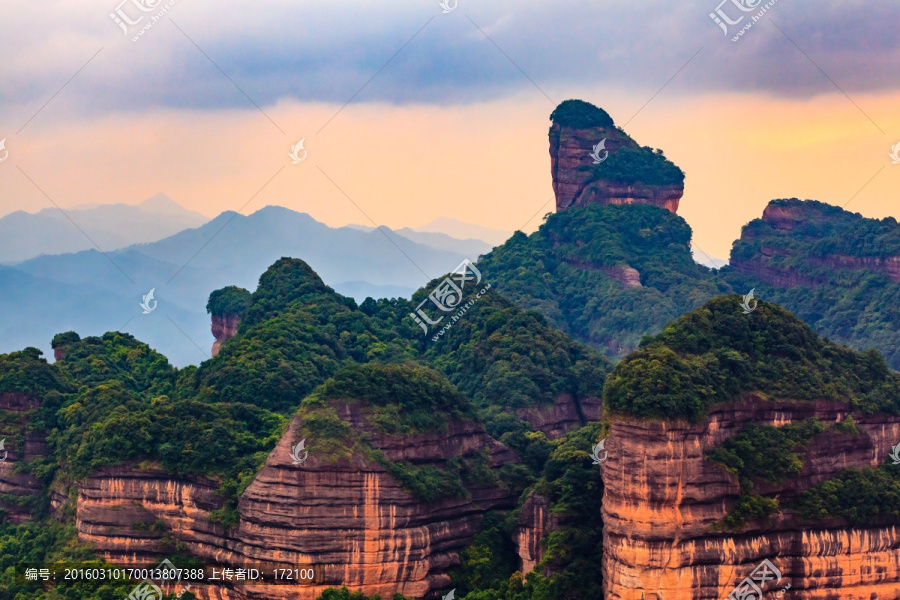 韶关丹霞山僧帽峰