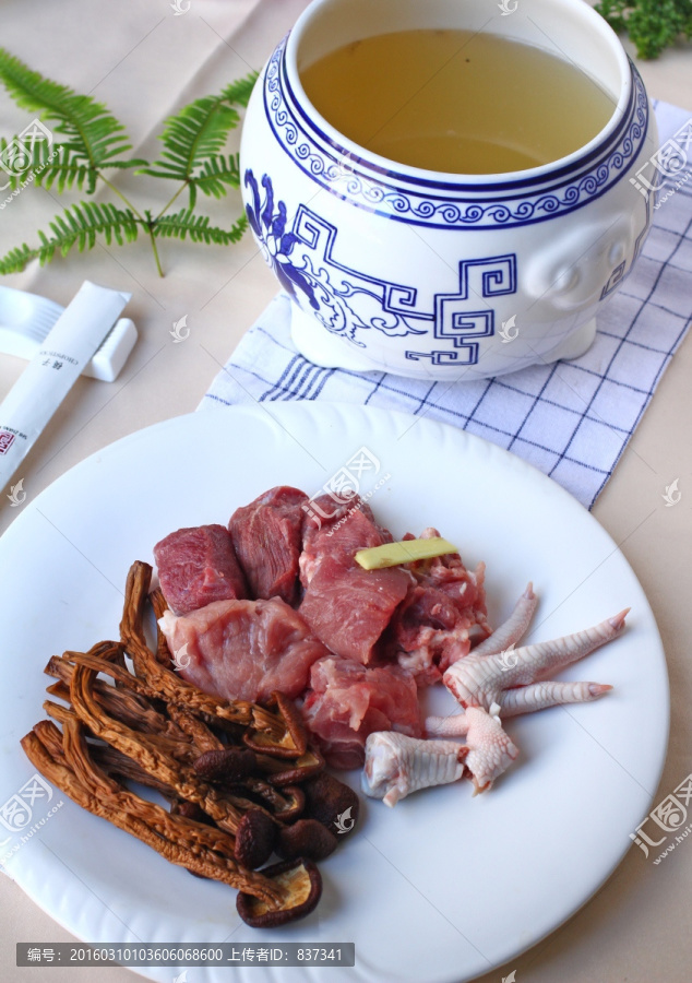 茶树菇炖龙骨汤