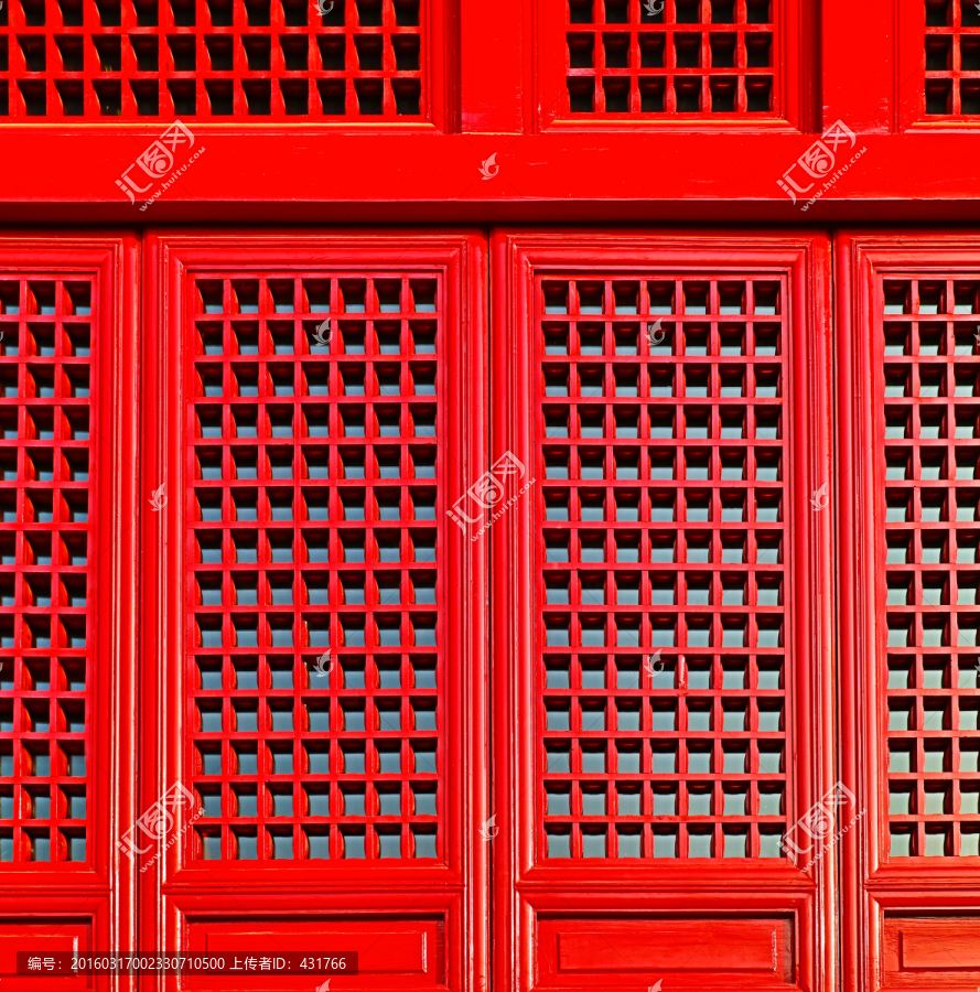 红漆木窗