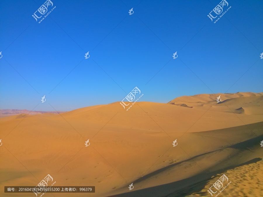 甘肃敦煌月牙泉鸣沙山