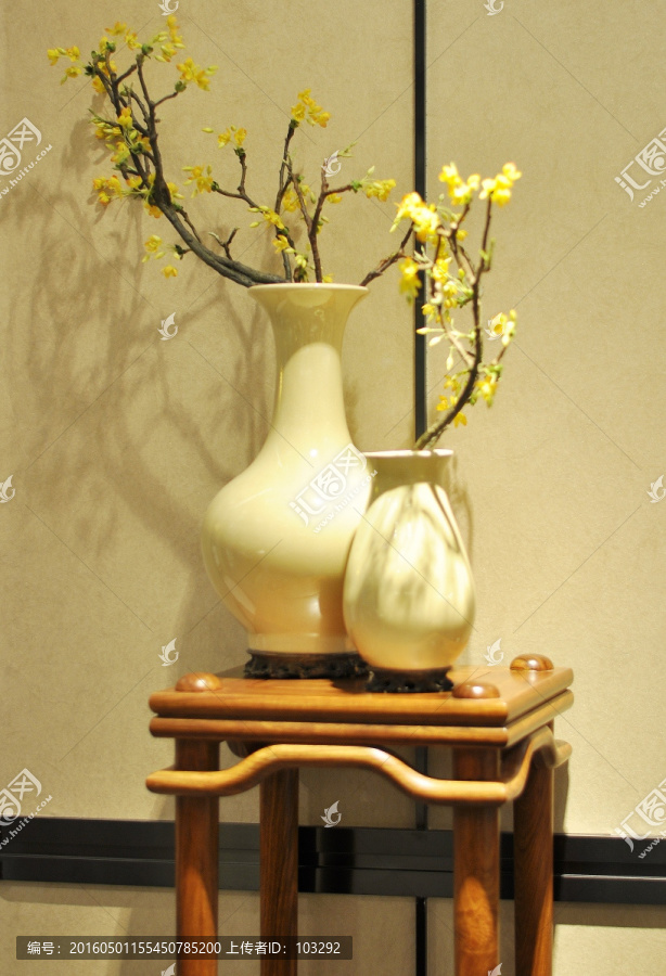 中式陶瓷花瓶