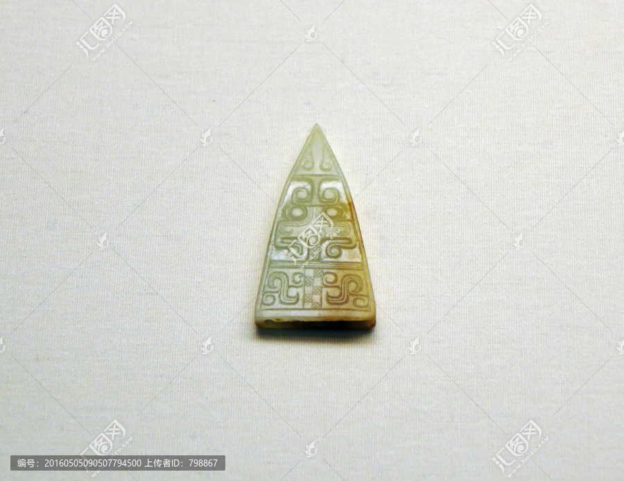 春秋之战国初期,三角形饰件