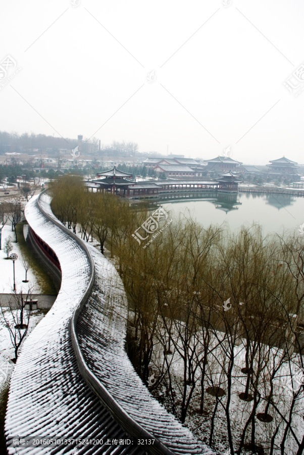 大唐芙蓉园长廊雪景