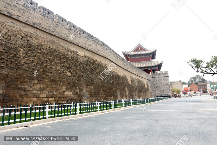 巍峨的城门和城墙