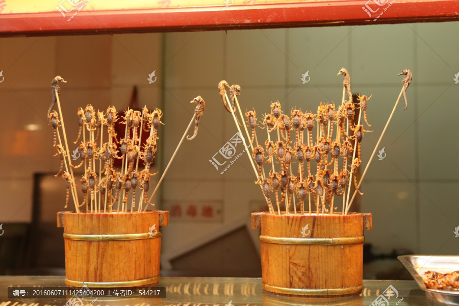 北京王府井小吃油炸蝎子串
