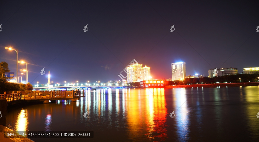 江边公园夜景