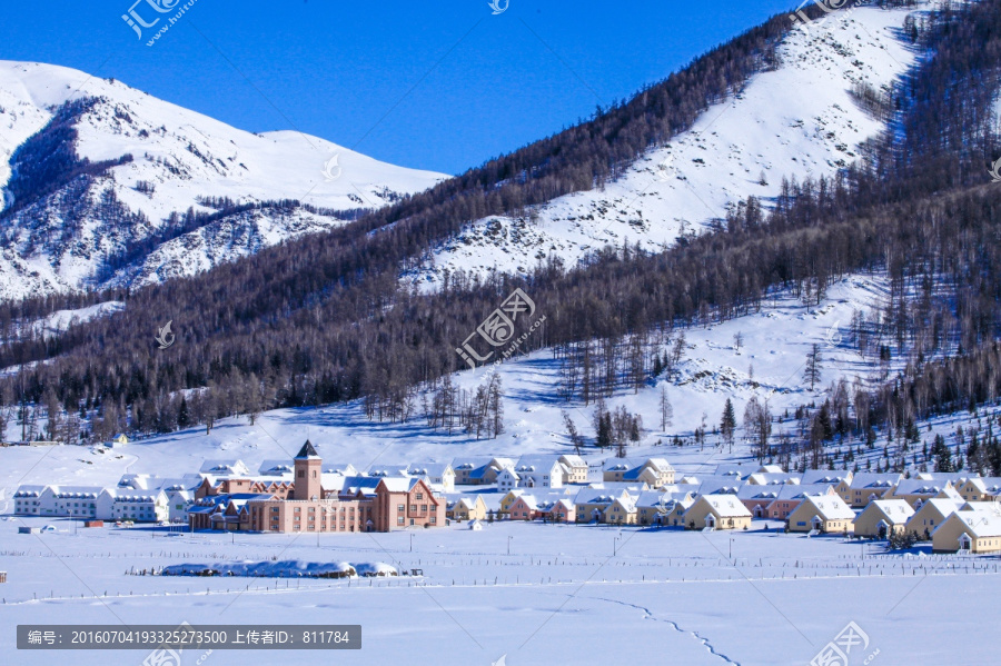 喀纳斯阿勒泰山区禾木雪景