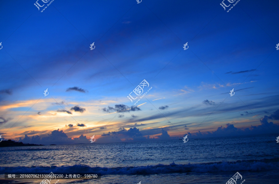 海上日出
