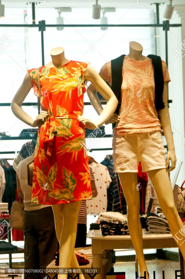 女式服装