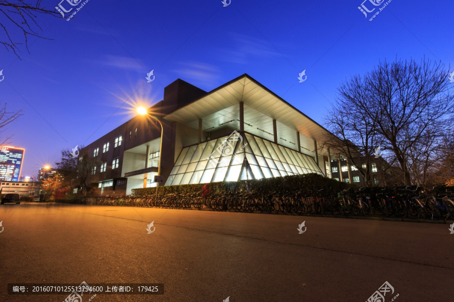 北京大学校园农园食堂餐厅夜景