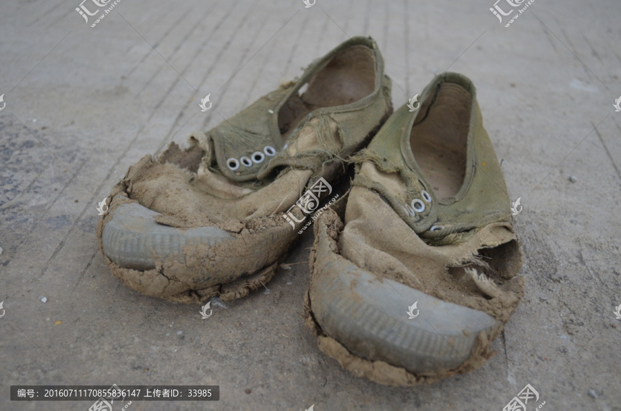 泥巴鞋子
