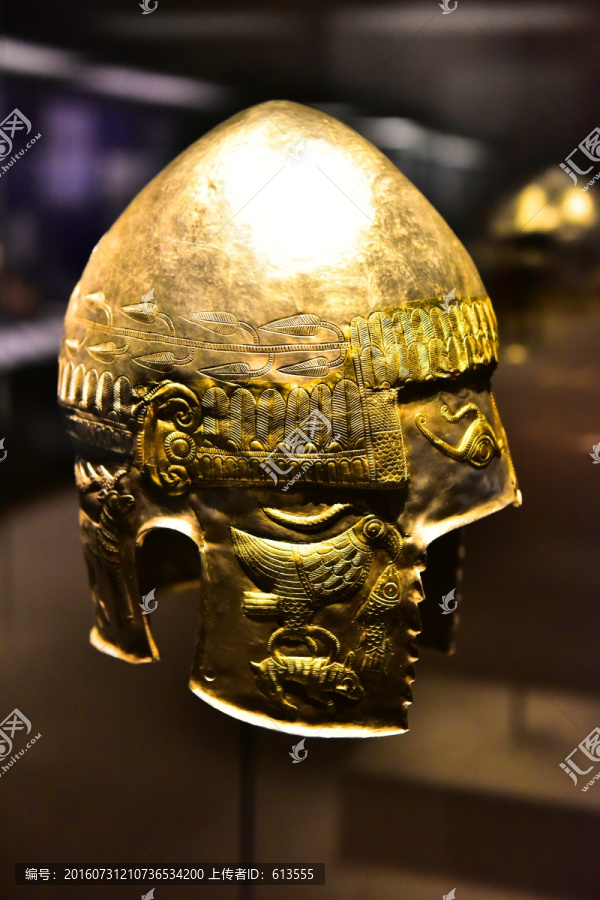 罗马尼亚鎏金银头盔