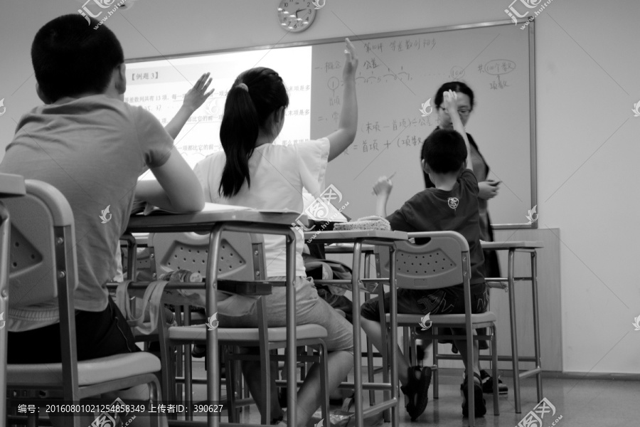 小学生上课
