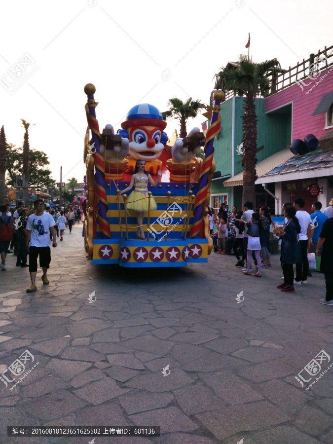 游乐场美女巡游