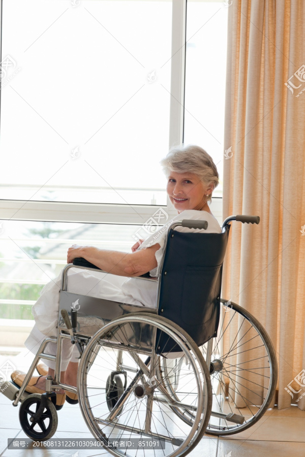 轮椅上的病人