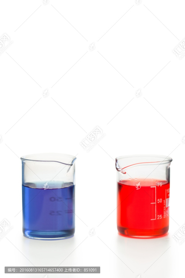 红色和蓝色液体