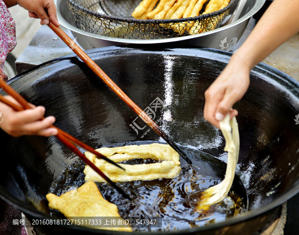 炸油条