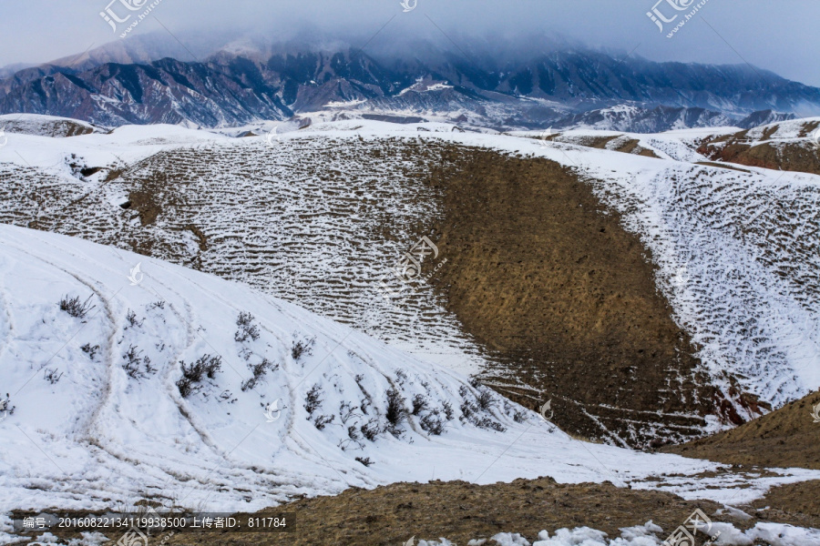 天山山脉积雪